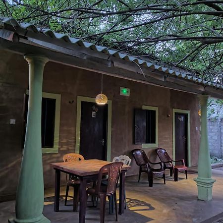 By The C' Cabanas ヒッカドゥワ エクステリア 写真